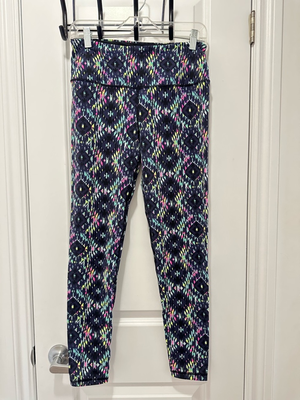 Victoria's Secret Navy Geometric Total Knockout Leggings VSX Sport Size Medium